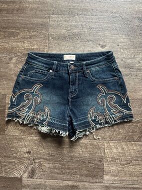 Shyanne Embroidered Shorts Nwot